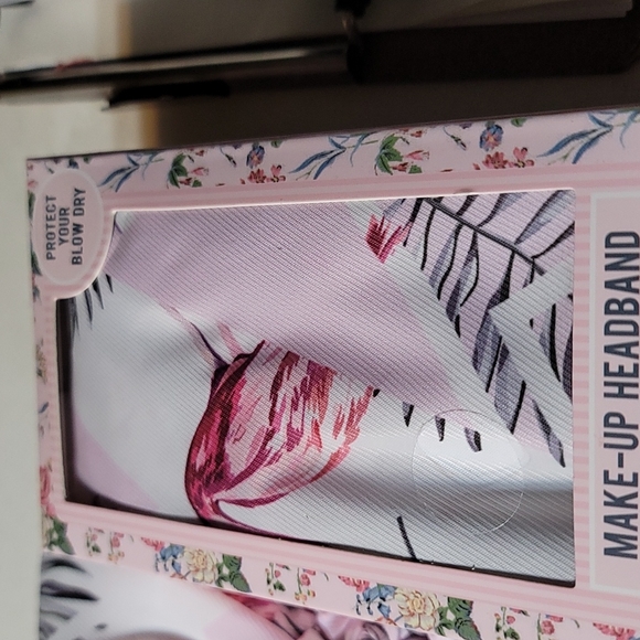 MAKE-UP HEADBAND & SHOWER CAP SET - Picture 3 of 5